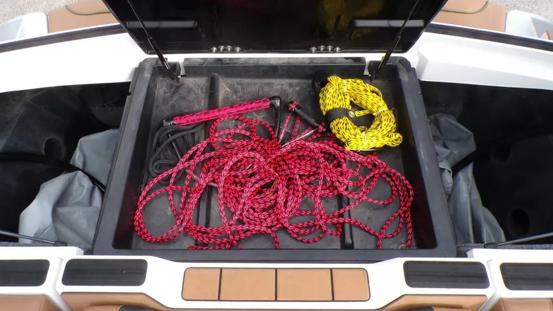 Slide: The Image of Malibu Wakesetter 23 MXZ 2022 - 22