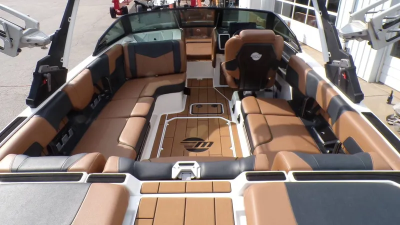 Slide: The Image of Malibu Wakesetter 23 MXZ 2022 - 7