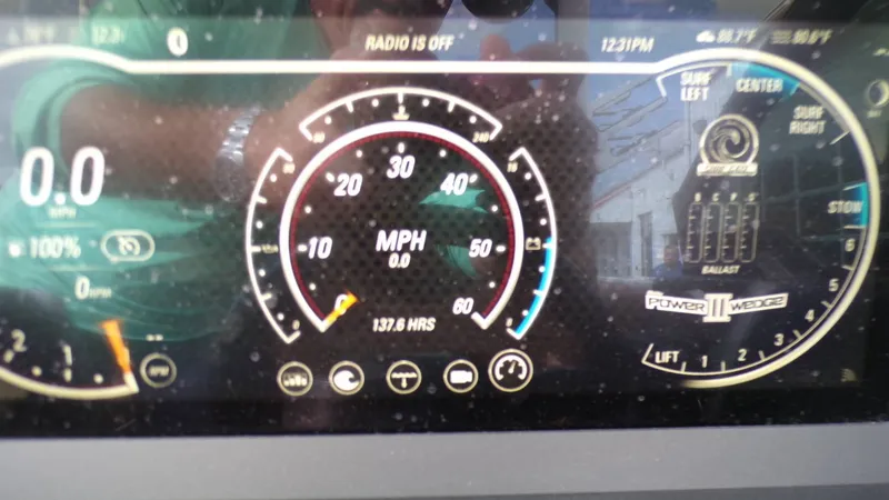 Slide: The Image of Malibu Wakesetter 23 MXZ 2022 - 9