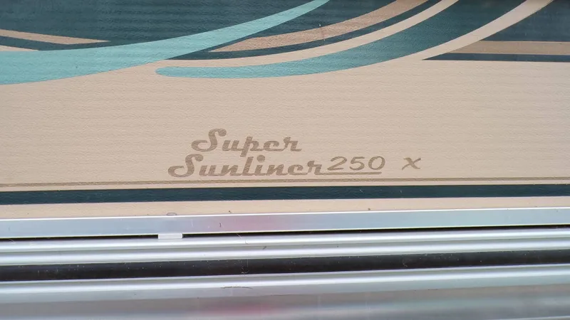 Slide: The Image of Harris Super Sunliner 250 2004 - 18