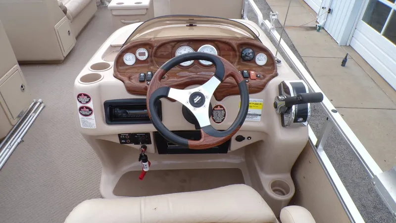 Slide: The Image of Harris Super Sunliner 250 2004 - 7