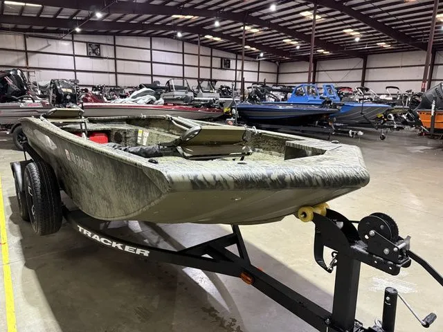 Slide: The Image of Tracker Grizzly® 1650 T Prairie Wings Edition W/Mercury 40 2025 - 3