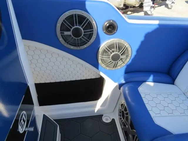 Slide: The Image of Black Thunder 43 EC Raised Deck 2022 - 18