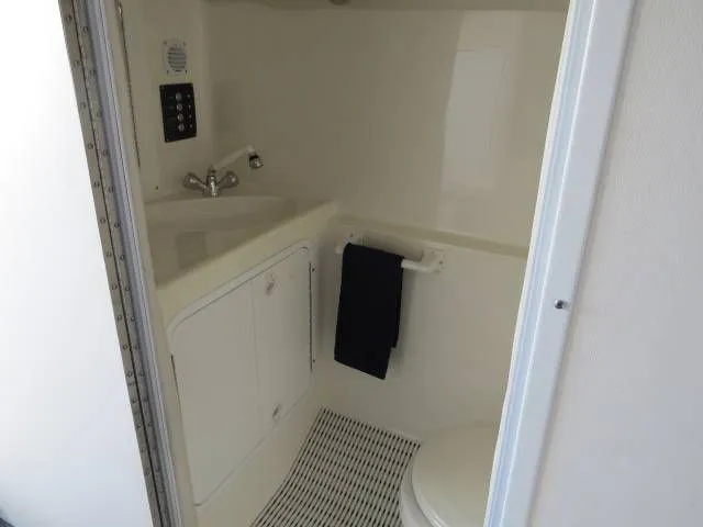 Slide: The Image of Black Thunder 43 EC Raised Deck 2022 - 42