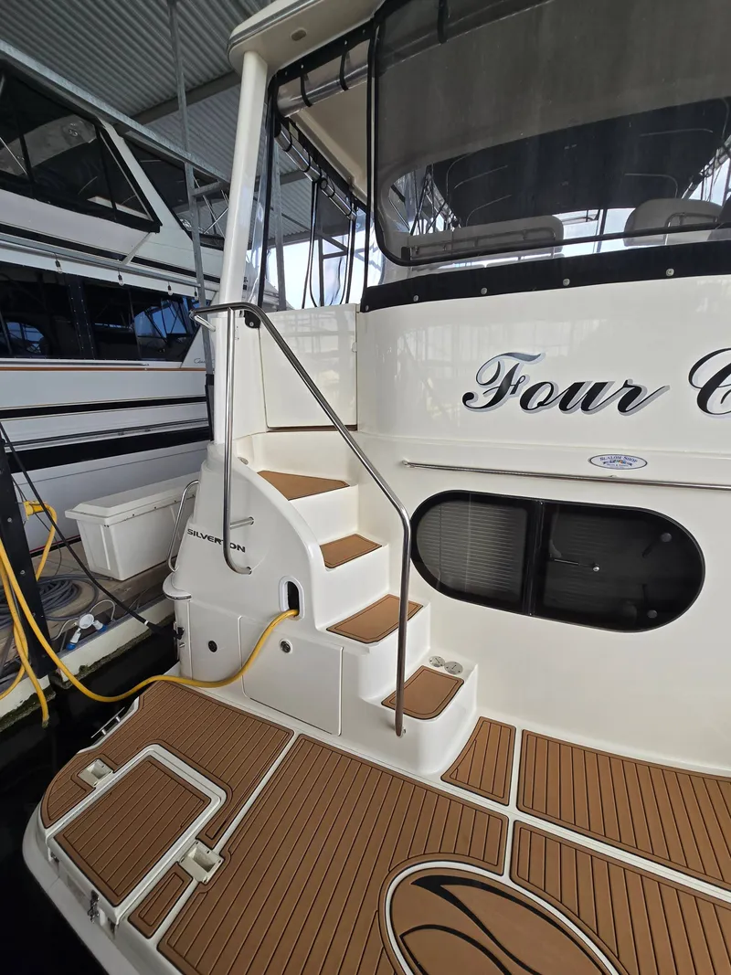 Slide: The Image of Silverton 43 Motor Yacht 2005 - 12