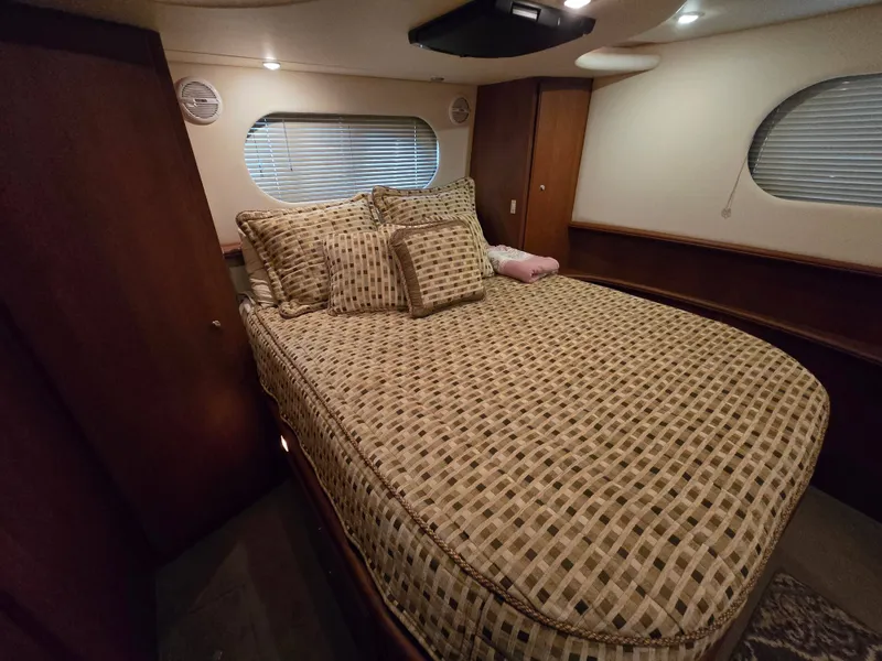 Slide: The Image of Silverton 43 Motor Yacht 2005 - 23