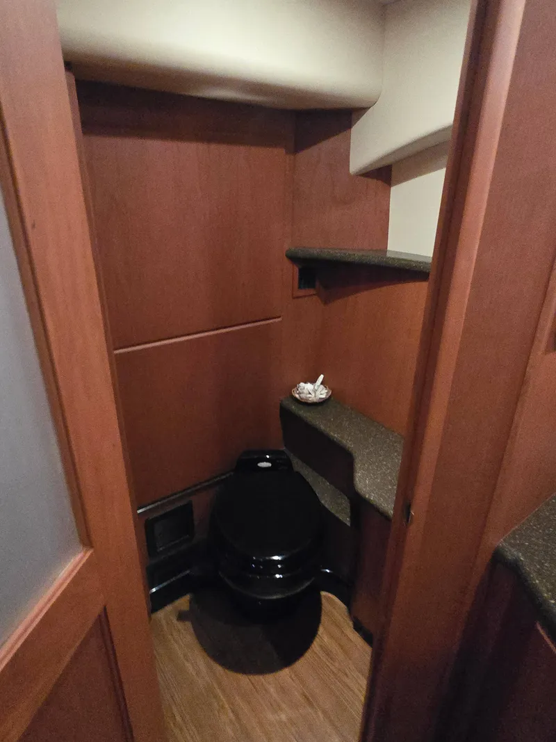 Slide: The Image of Silverton 43 Motor Yacht 2005 - 33