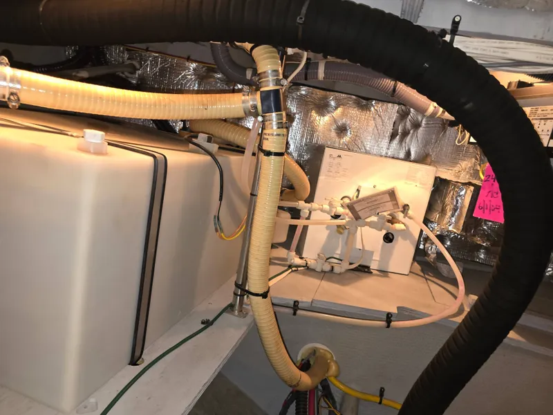 Slide: The Image of Silverton 43 Motor Yacht 2005 - 38