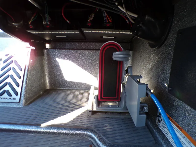 Slide: The Image of Caymas CX 21 PRO 2022 - 13