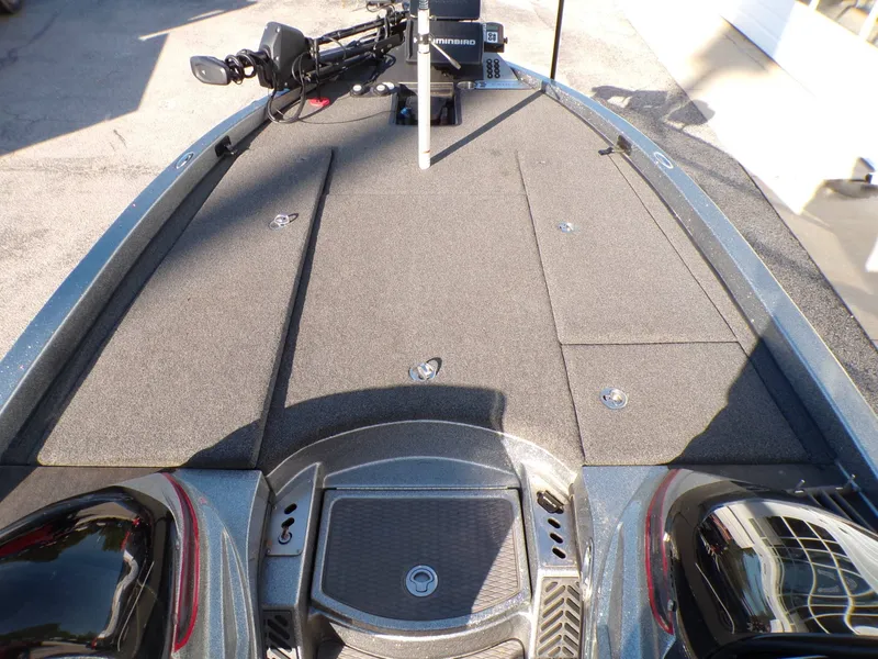 Slide: The Image of Caymas CX 21 PRO 2022 - 17