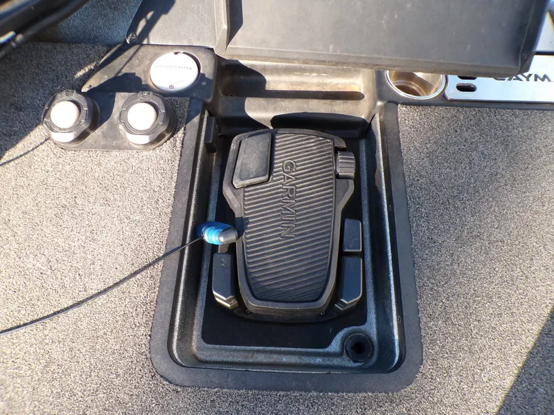 Slide: The Image of Caymas CX 21 PRO 2022 - 24