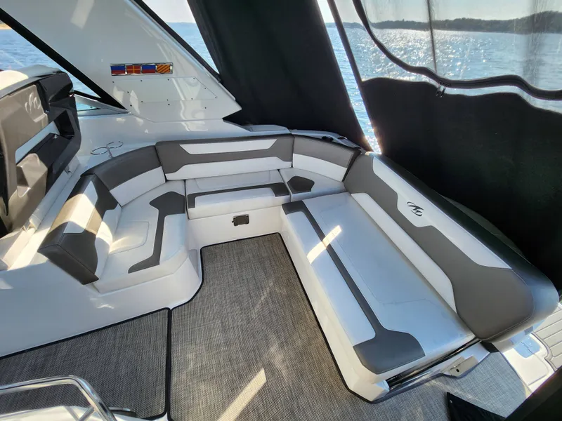 Slide: The Image of Monterey 335 Sport Yacht 2019 - 16
