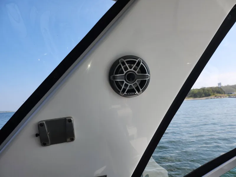 Slide: The Image of Monterey 335 Sport Yacht 2019 - 22