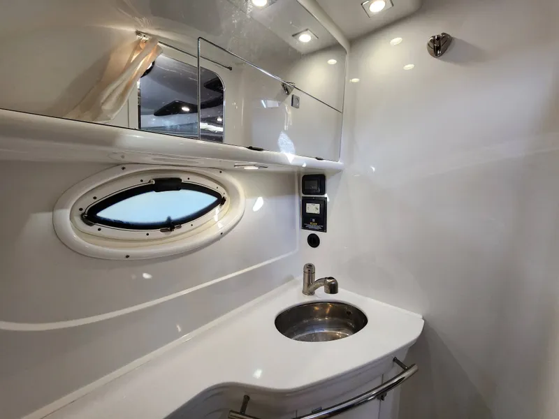 Slide: The Image of Monterey 335 Sport Yacht 2019 - 23