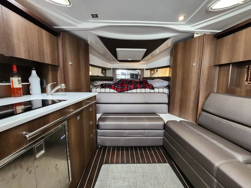 Slide: The Image of Monterey 335 Sport Yacht 2019 - 24