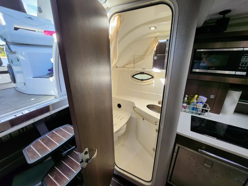 Slide: The Image of Monterey 335 Sport Yacht 2019 - 29