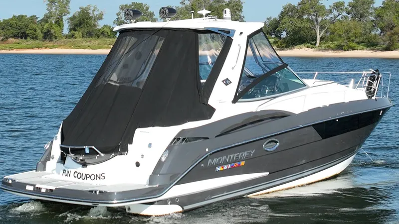 Slide: The Image of Monterey 335 Sport Yacht 2019 - 9