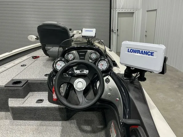 Slide: The Image of Tracker Pro Team 175 TXW 2024 - 14