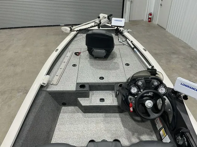 Slide: The Image of Tracker Pro Team 175 TXW 2024 - 8