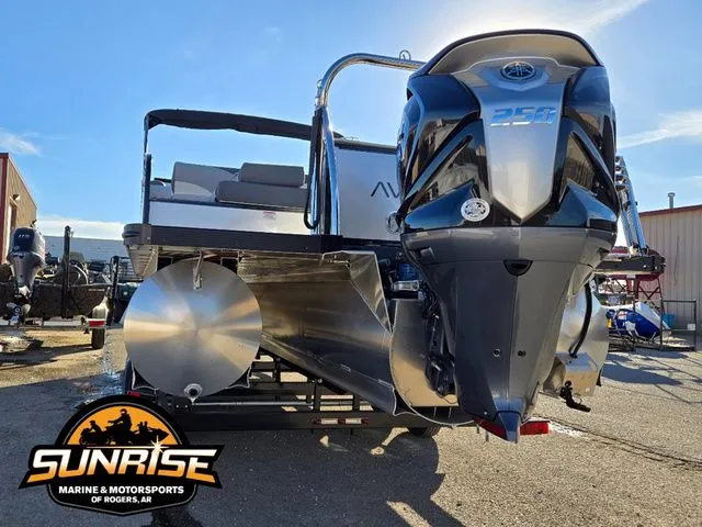 Slide: The Image of Avalon 23' LSZ VRB WINDSHIELD 2026 - 16