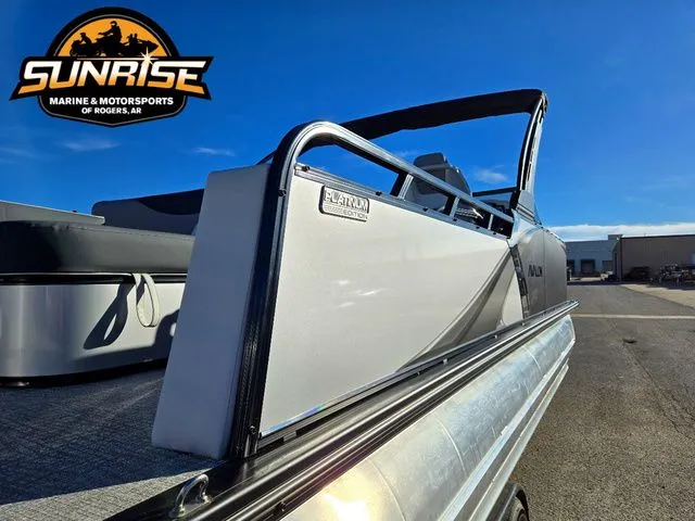 Slide: The Image of Avalon 23' LSZ VRB WINDSHIELD 2026 - 17