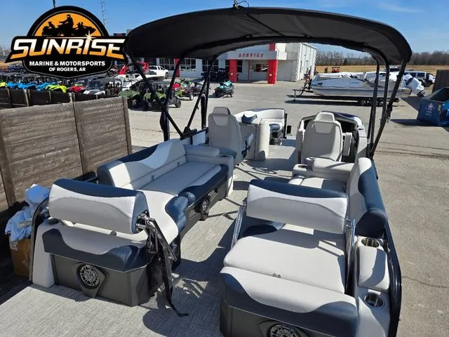 Slide: The Image of Avalon 27' LSZ QUAD LOUNGER SHIFT 2026 - 22