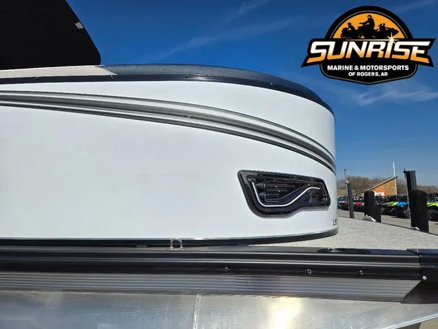 Slide: The Image of Avalon 27' LSZ QUAD LOUNGER SHIFT 2026 - 27