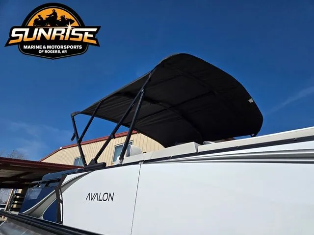 Slide: The Image of Avalon 27' LSZ QUAD LOUNGER SHIFT 2026 - 28