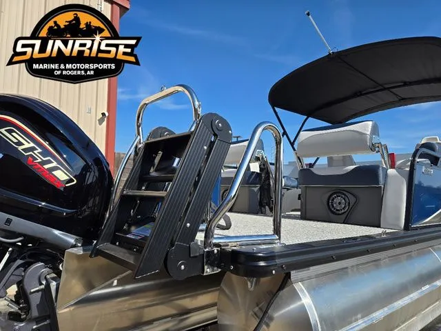 Slide: The Image of Avalon 27' LSZ QUAD LOUNGER SHIFT 2026 - 29