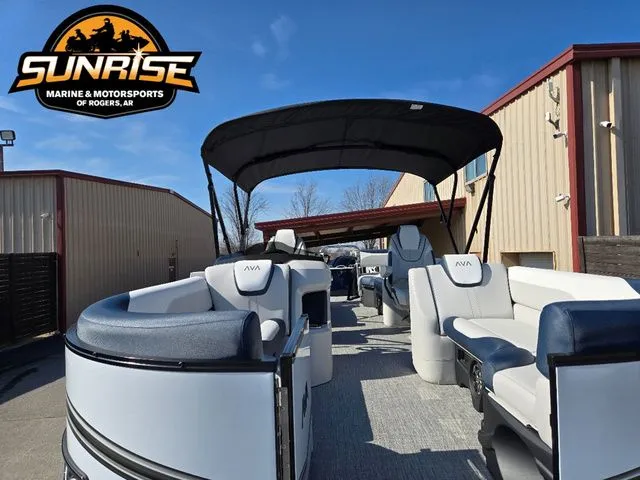 Slide: The Image of Avalon 27' LSZ QUAD LOUNGER SHIFT 2026 - 6