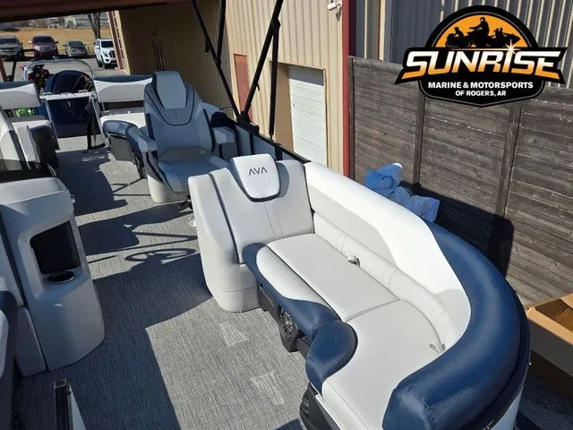 Slide: The Image of Avalon 27' LSZ QUAD LOUNGER SHIFT 2026 - 8