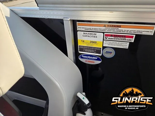 Slide: The Image of Avalon 25' LSZ QUAD LOUNGER SHIFT 2026 - 10