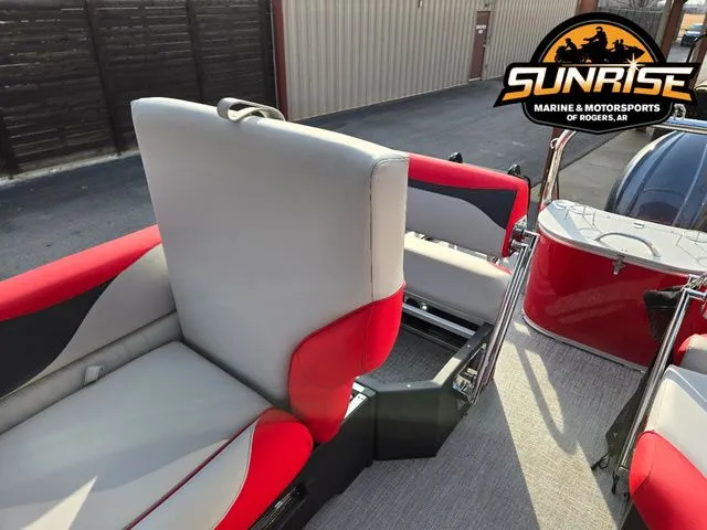 Slide: The Image of Avalon 25' LSZ QUAD LOUNGER SHIFT 2026 - 14