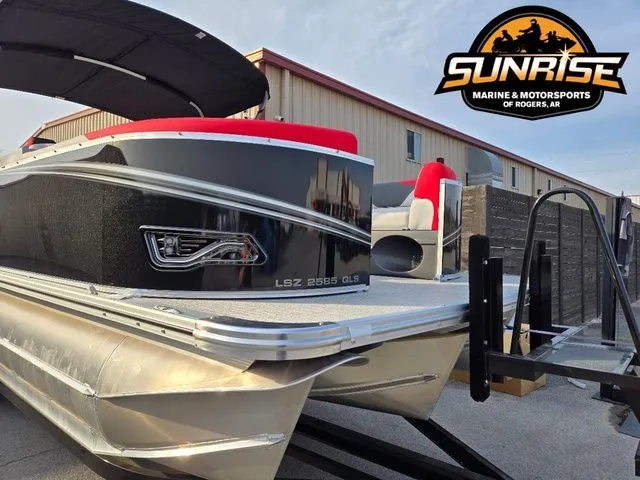 Slide: The Image of Avalon 25' LSZ QUAD LOUNGER SHIFT 2026 - 17