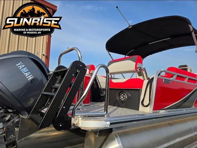 Slide: The Image of Avalon 25' LSZ QUAD LOUNGER SHIFT 2026 - 19