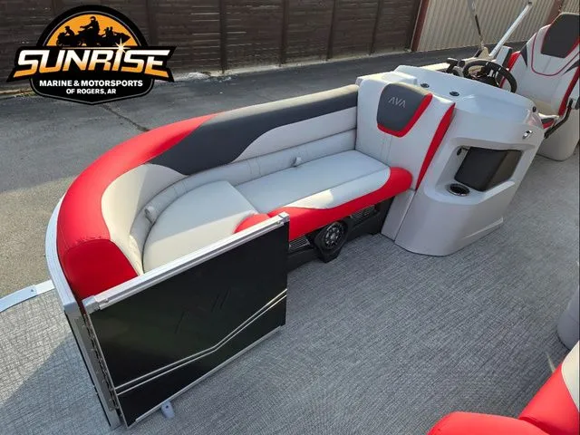 Slide: The Image of Avalon 25' LSZ QUAD LOUNGER SHIFT 2026 - 6