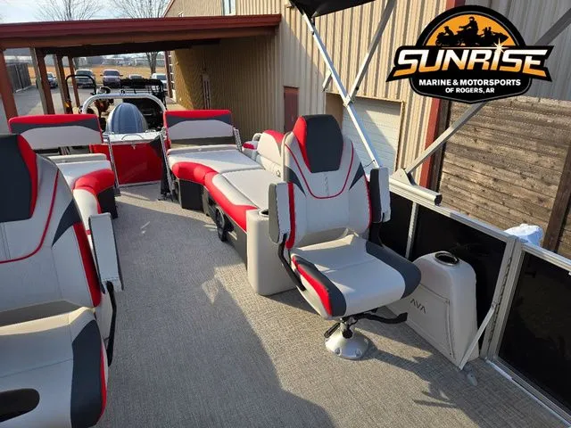 Slide: The Image of Avalon 25' LSZ QUAD LOUNGER SHIFT 2026 - 7