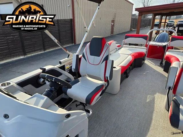 Slide: The Image of Avalon 25' LSZ QUAD LOUNGER SHIFT 2026 - 8