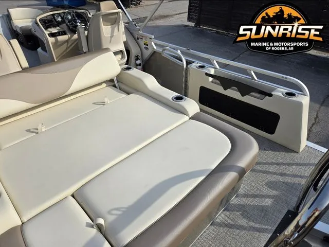 Slide: The Image of Avalon 23' LSZ VERSATILE REAR BENCH 2026 - 14