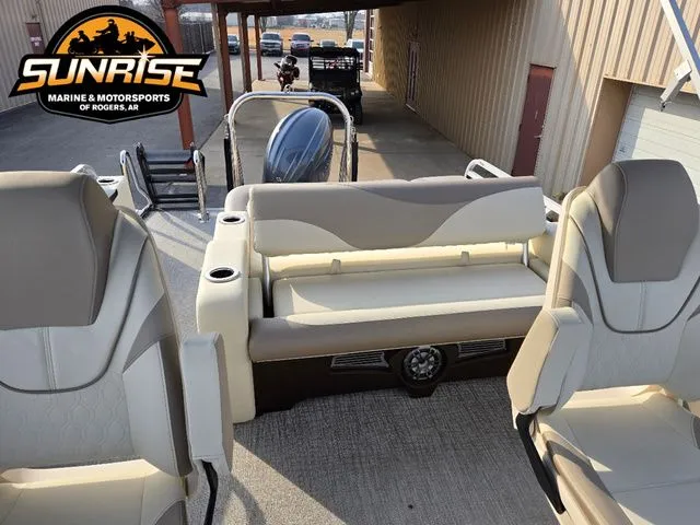 Slide: The Image of Avalon 23' LSZ VERSATILE REAR BENCH 2026 - 16
