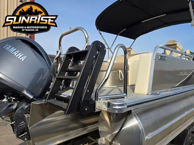 Slide: The Image of Avalon 23' LSZ VERSATILE REAR BENCH 2026 - 24