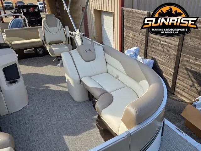 Slide: The Image of Avalon 23' LSZ VERSATILE REAR BENCH 2026 - 6