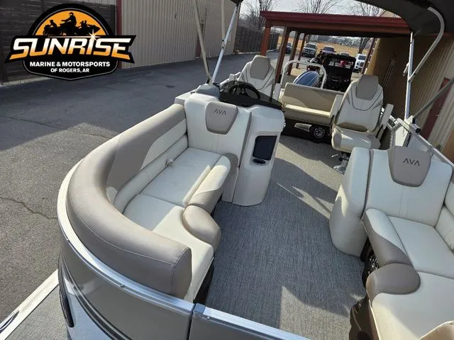 Slide: The Image of Avalon 23' LSZ VERSATILE REAR BENCH 2026 - 7