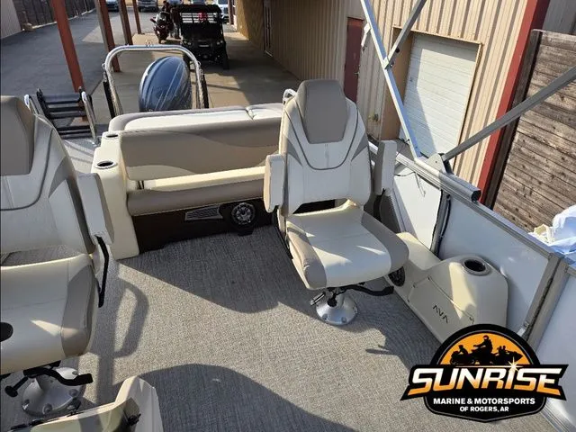 Slide: The Image of Avalon 23' LSZ VERSATILE REAR BENCH 2026 - 8