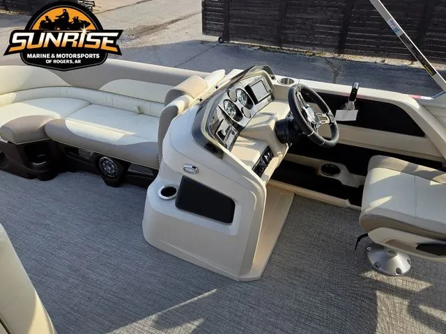 Slide: The Image of Avalon 23' LSZ VERSATILE REAR BENCH 2026 - 9