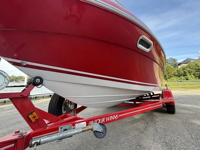 Slide: The Image of Four Winns 215 Sundowner 2003 - 16