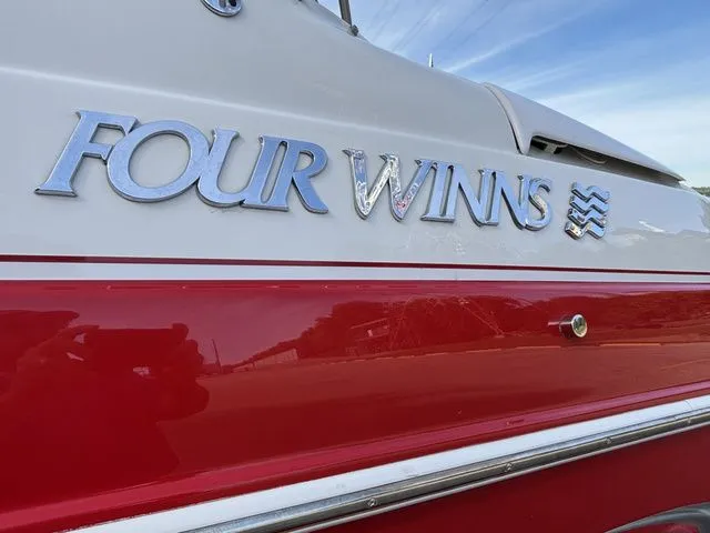 Slide: The Image of Four Winns 215 Sundowner 2003 - 19