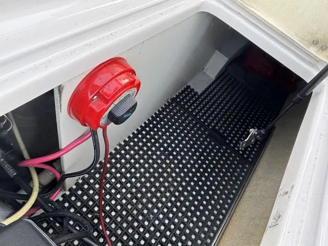 Slide: The Image of Four Winns 215 Sundowner 2003 - 21