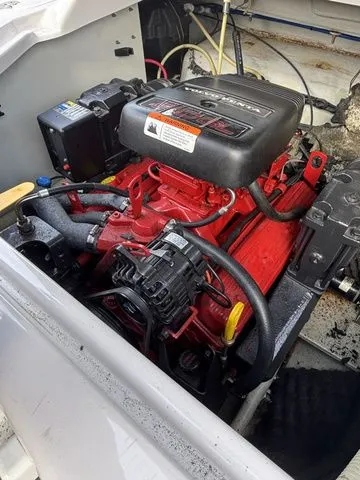 Slide: The Image of Four Winns 215 Sundowner 2003 - 23