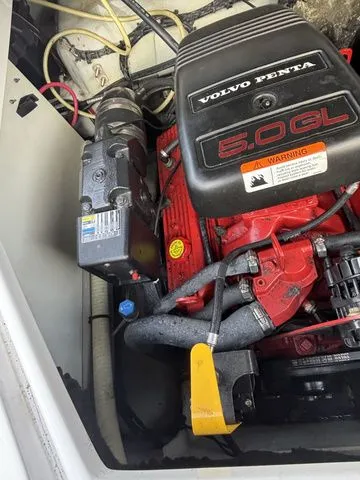 Slide: The Image of Four Winns 215 Sundowner 2003 - 24